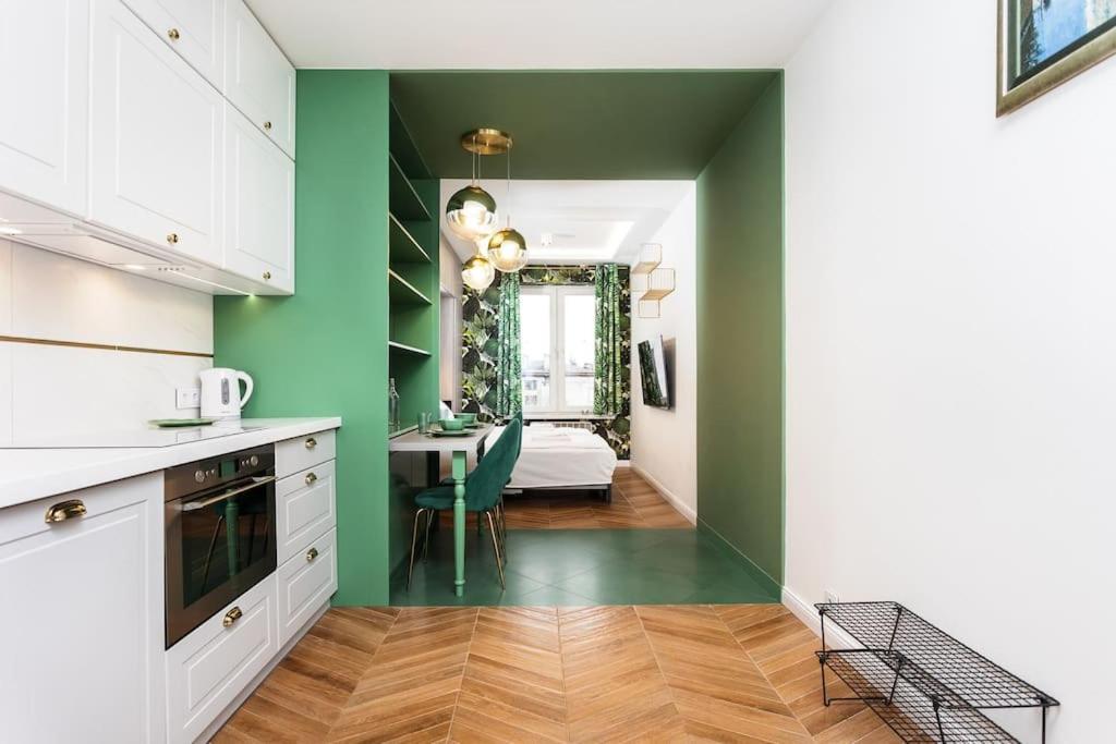 Verdant Oasis - Old Town Studio - By Upstairs Краків Екстер'єр фото