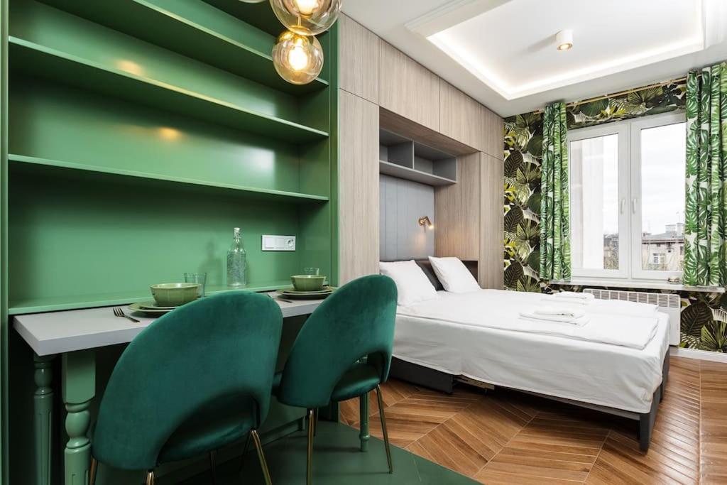 Verdant Oasis - Old Town Studio - By Upstairs Краків Екстер'єр фото